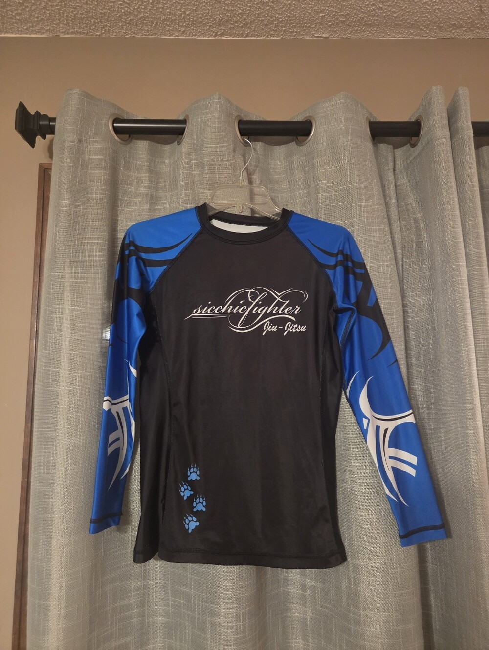 Womens SM/MD (4) Rashguards- XMARTIAL/RAVEN